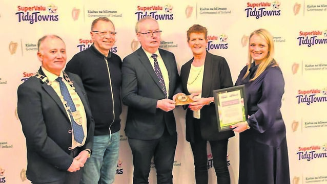 <p>Fine Gael county councillor Micheal Foley, Douglas Tidy Towns’ Rory Murphy, minister of state Michael Moynihan, Douglas Tidy Towns’ Collette Flynn, and Musgrave/SuperValu community and sponsorship manager Maighread Cremin at the Rose Hotel in Tralee for the presentation of a silver medal award to Douglas Tidy Towns.</p> <p>Fine Gael county councillor Micheal Foley, Douglas Tidy Towns’ Rory Murphy, minister of state Michael Moynihan, Douglas Tidy Towns’ Collette Flynn, and Musgrave/SuperValu community and sponsorship manager Maighread Cremin at the Rose Hotel in Tralee for the presentation of a silver medal award to Douglas Tidy Towns.</p>
