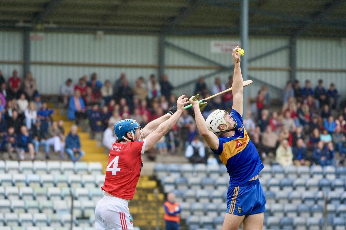 Carrigaline’s Dave Griffin gets to the high ball ahead of Kilworth Will Condon. Picture: Noel Sweeney Carrigaline’s Dave Griffin gets to the high ball ahead of Kilworth Will Condon. Picture: Noel Sweeney