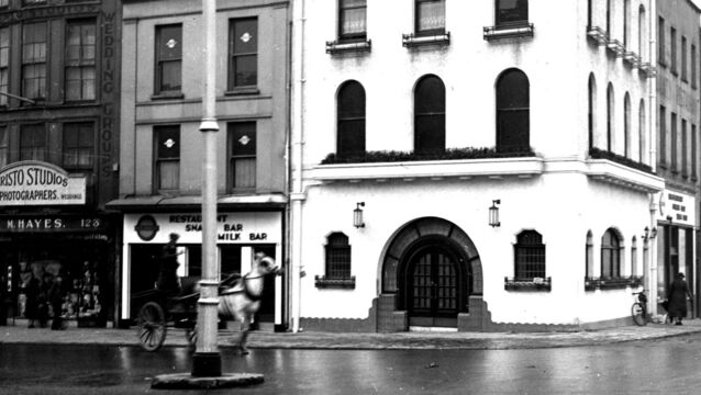 <p>The Swan And Cygnet bar on Patrick Street, Cork city, pictured in December, 1939</p> <p>The Swan And Cygnet bar on Patrick Street, Cork city, pictured in December, 1939</p>