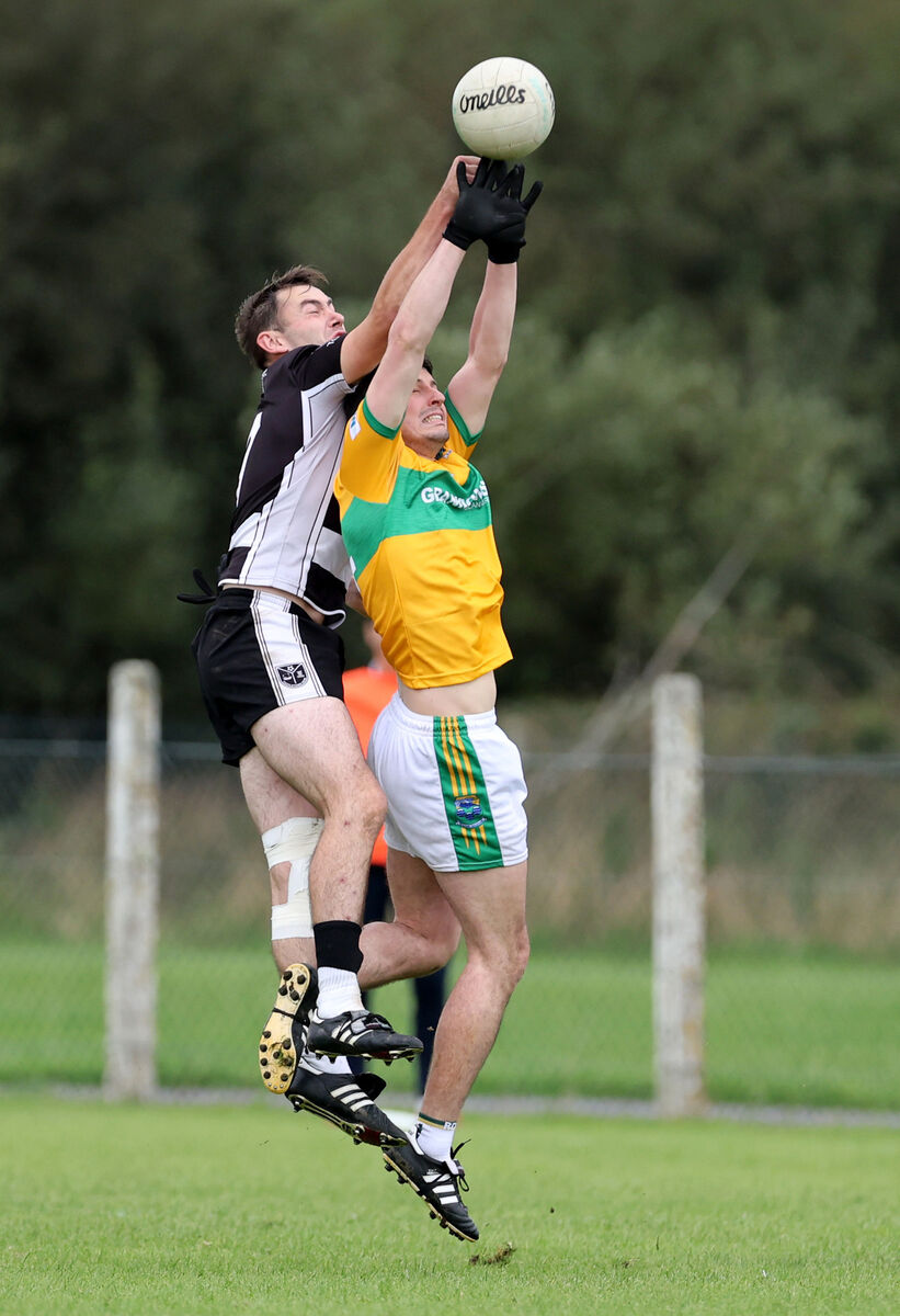 David Lynch, Glanmire, rises high with Joe O'Neill, Castletownbere. Picture: Jim Coughlan. David Lynch, Glanmire, rises high with Joe O'Neill, Castletownbere. Picture: Jim Coughlan.