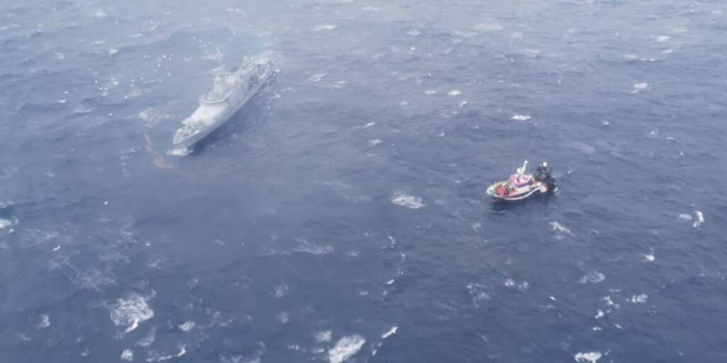Naval ship LE George Bernard Shaw and Ellie Adhamh. Picture: Irish Coast Guard. Naval ship LE George Bernard Shaw and Ellie Adhamh. Picture: Irish Coast Guard.
