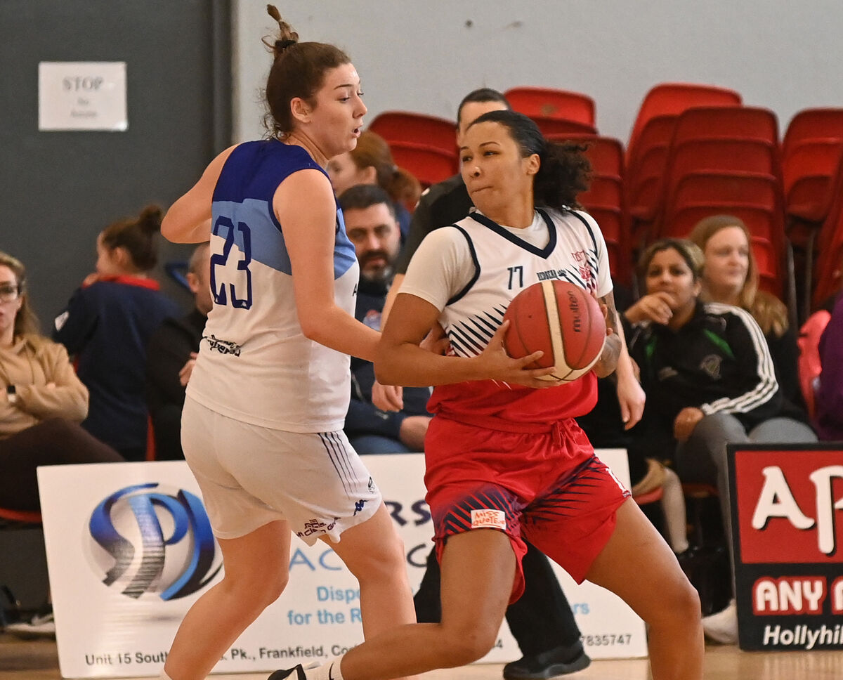 Singleton's SuperValu Brunell's Akilah Bethal takes on The Address UCC Glanmire's Amy Dooley. Picture: Eddie O'Hare Singleton's SuperValu Brunell's Akilah Bethal takes on The Address UCC Glanmire's Amy Dooley. Picture: Eddie O'Hare