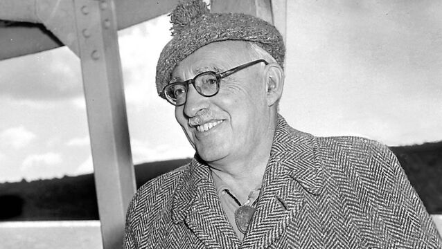 <p class="contextmenu internal_Caption">PROUD SON OF CORK: Frank O’Connor at Cobh upon his return from the USA in 1961.</p> <p class="contextmenu internal_Caption">PROUD SON OF CORK: Frank O’Connor at Cobh upon his return from the USA in 1961.</p>